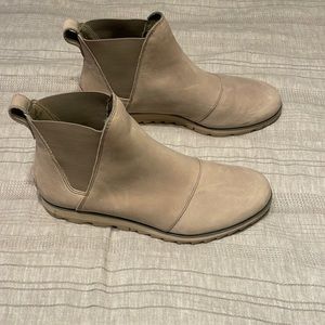 Sorel boots, women size 9